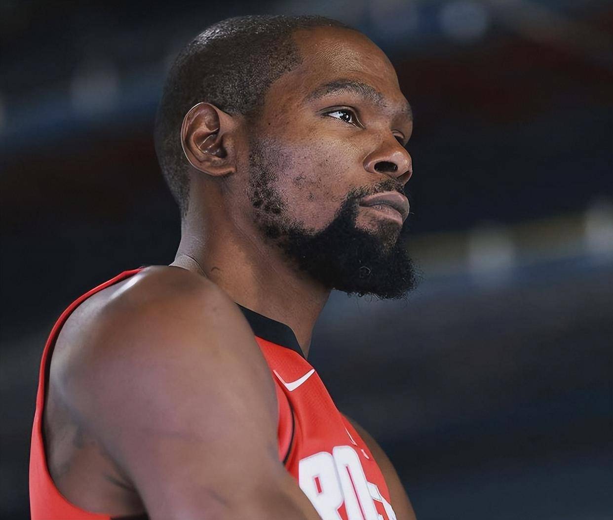 FC26坚不可摧：萨拉赫领衔，萨卡、莫德里奇、卡马文加在列（FC26铁壁阵容：萨拉赫挂帅，萨卡、莫德里奇与卡马文加悉数入选）