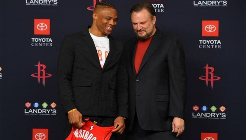 米体：法国电视台取消转播年轻人vs里尔，因前者胸前广告违规（米体：法国电视台因胸前广告违规，叫停年轻人对阵里尔的转播）