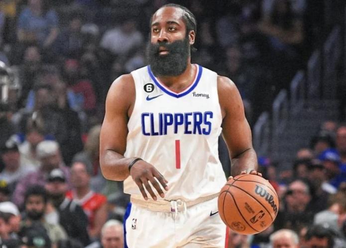 禁区内头球补射破门，毕津浩收获大连英博生涯首球（毕津浩禁区头球补射破网，收获大连英博处子球）