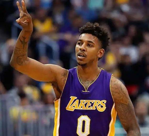 2射2传，安东尼染红后的4场比赛均参与进球（安东尼染红后连4场参与进球，贡献2球2助）