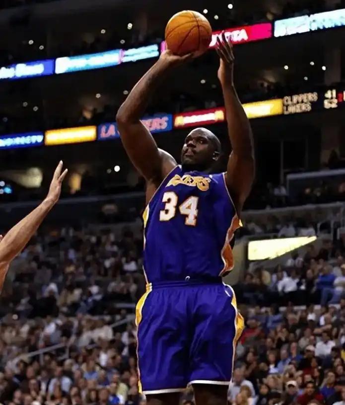 保加利亚传奇佩内夫被紧急送往肿瘤医院治疗，他曾患有睾丸癌（保加利亚名宿佩内夫紧急送至肿瘤医院救治，曾有睾丸癌病史）